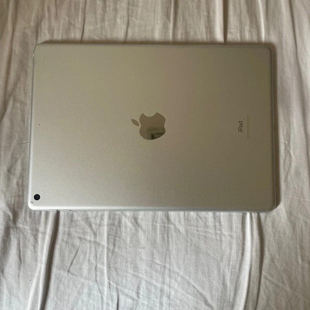 Apple iPad 8 with Apple Pencil and Keyboard Case